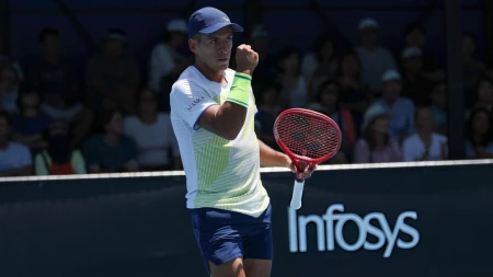 Báez superó la primera ronda del Abierto de Australia y avanzó a la segunda