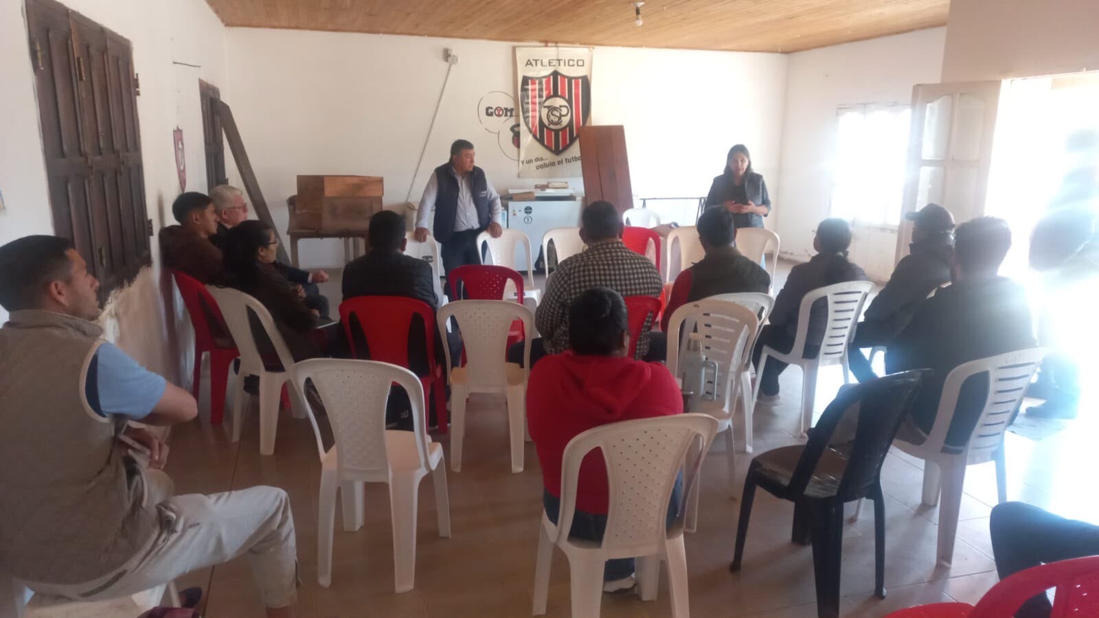 TACO POZO: ÑANDE FORTALECIÓ LA PRODUCCIÓN APÍCOLA CON DOS JORNADAS DE CAPACITACIÓN PARA PRODUCTORES Y ESTUDIANTES