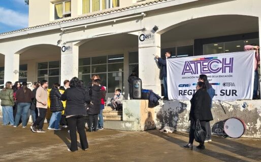 ATECh concentró en el CERET y exigió que los aumentos vayan al básico