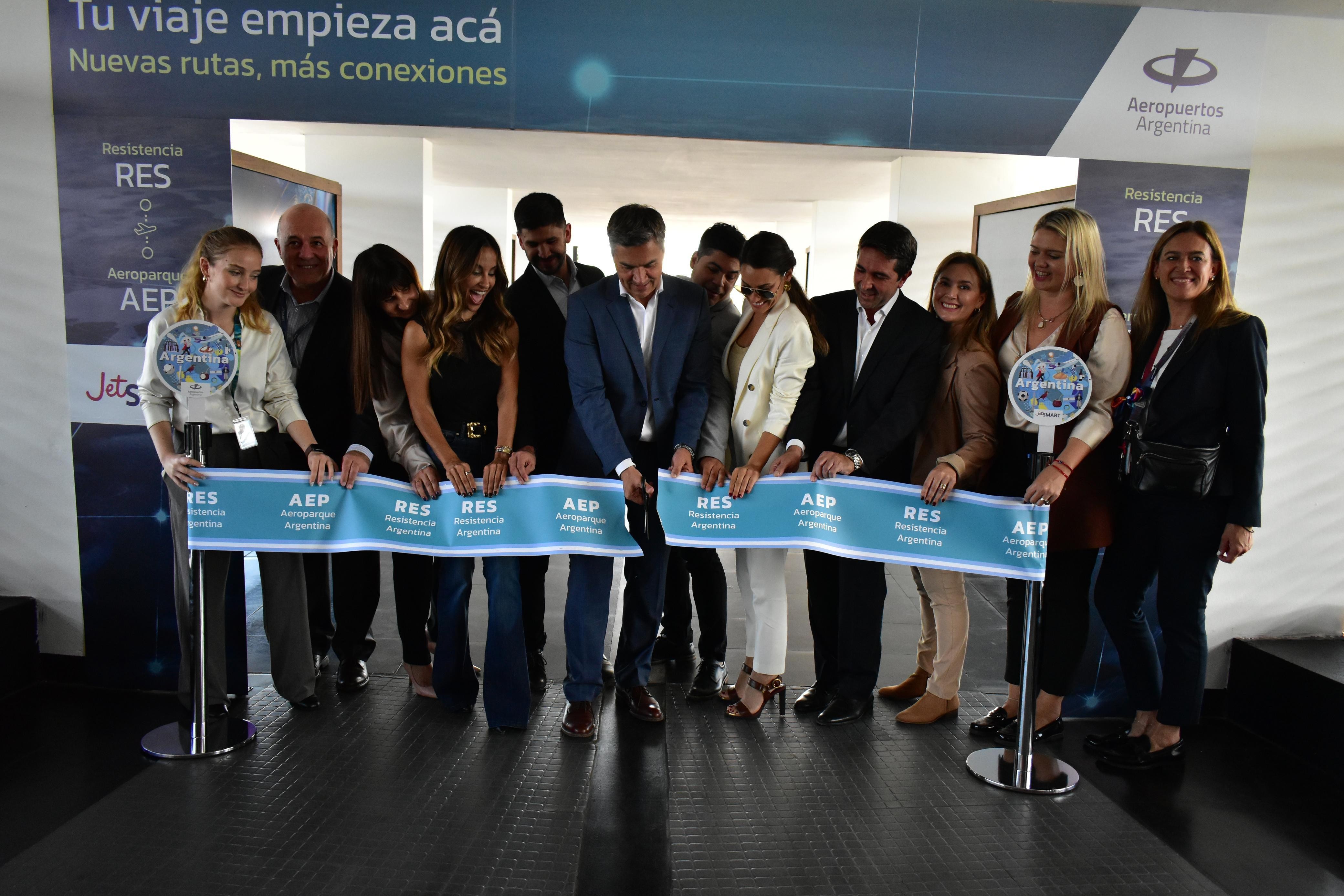 EL GOBERNADOR ZDERO ACOMPAÑÓ LA LLEGADA DEL  VUELO INAUGURAL DE JETSMART EN RESISTENCIA