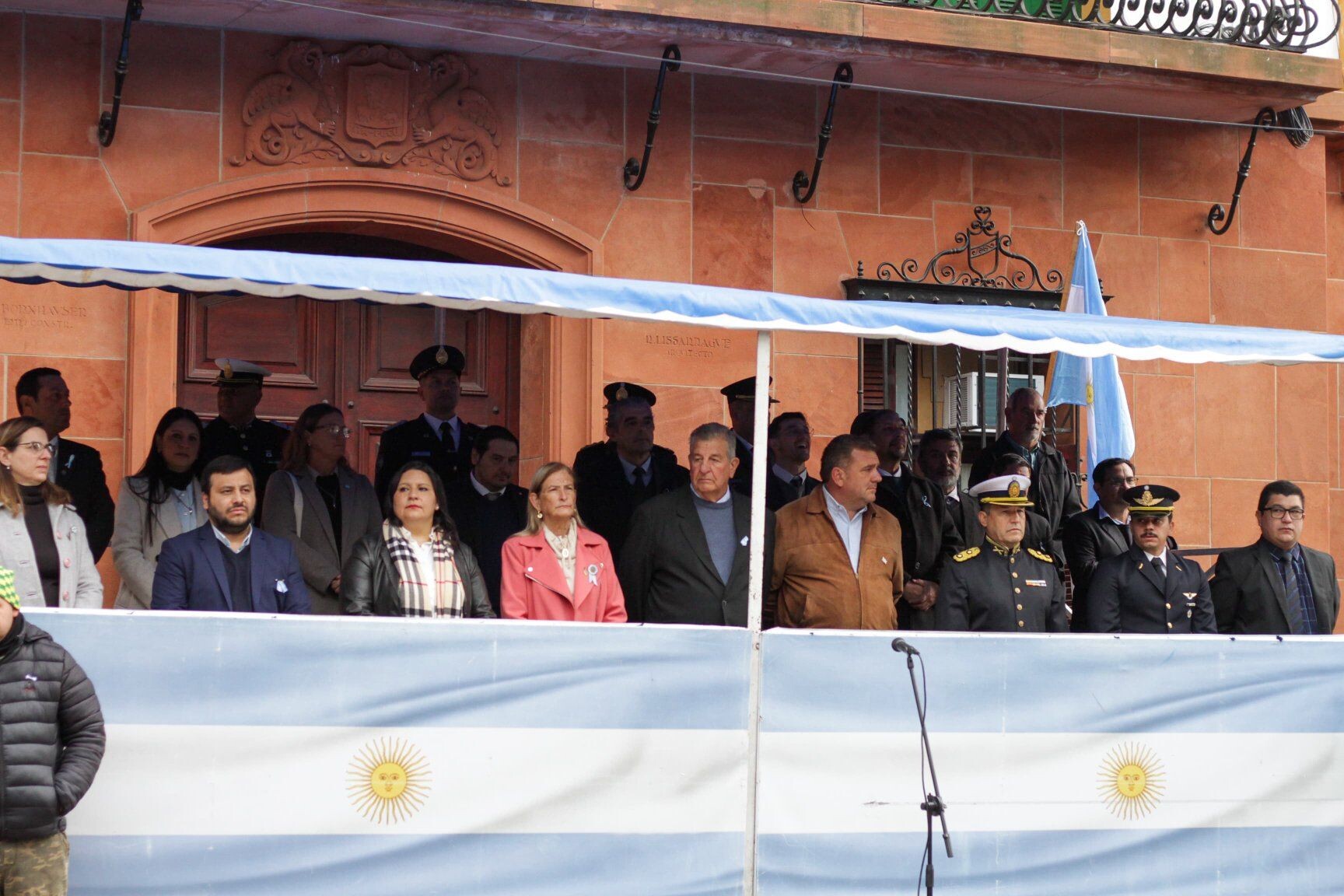 EL GOBIERNO MUNICIPAL BRINDA RECONOCIMIENTO A QUIÉNES PARTICIPARON DEL ACTO POR LA REVOLUCIÓN DE MAYO.