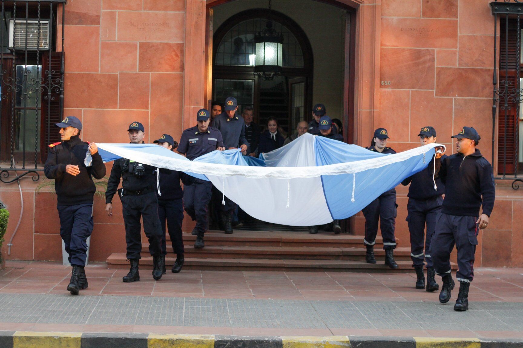 EL GOBIERNO MUNICIPAL HOMENAJEÓ EL DÍA DEL BOMBERO VOLUNTARIO: ACTO, DESFILES Y MENCIONES.