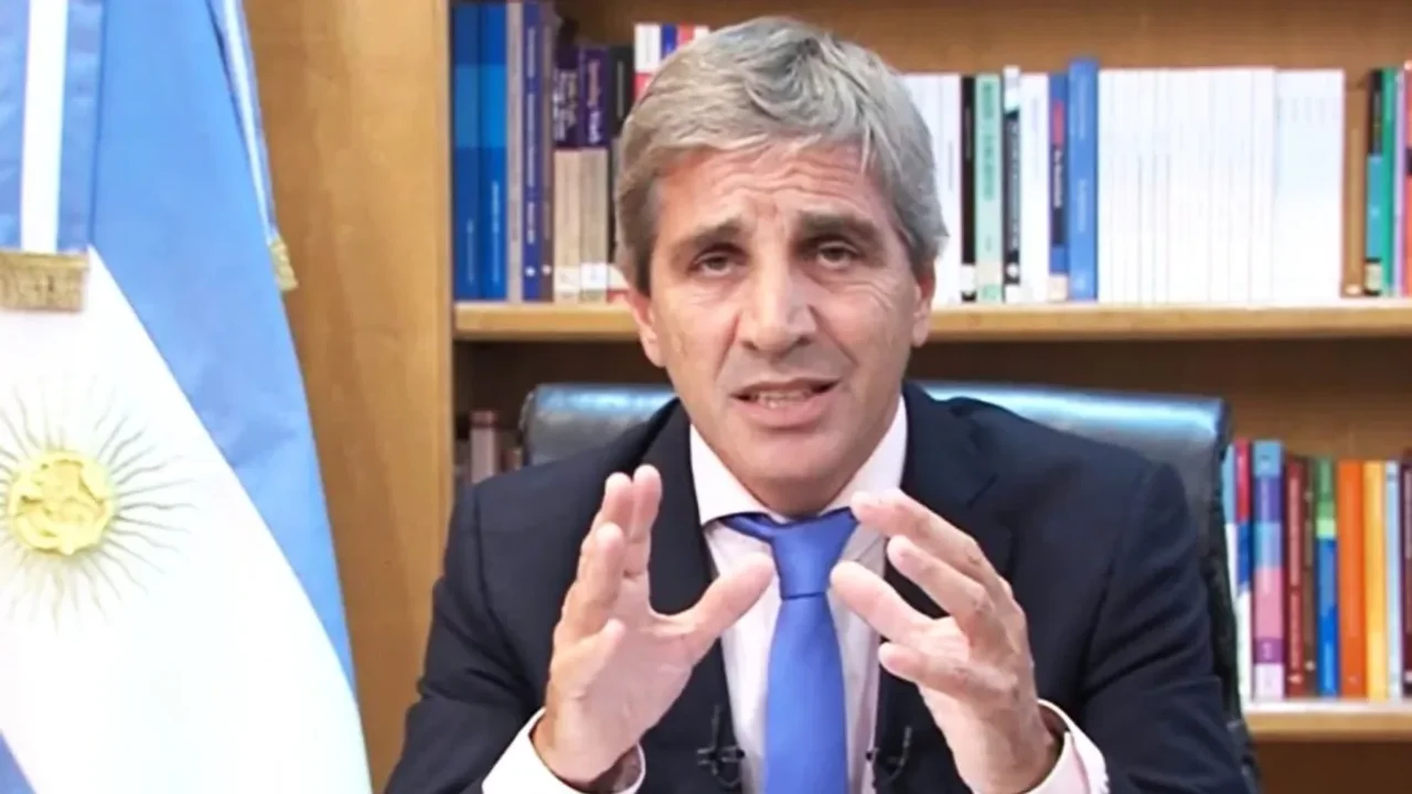 720 (1).webp Caputo confirmó que se negocia con el FMI un desembolso de US$ 20.000 millones
