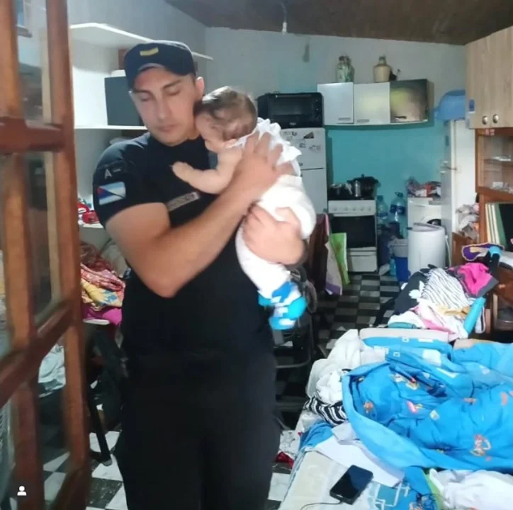 720 (23).png MISIONES: LA POLICIA RESCATÓ A UN BEBÉ QUE QUEDÓ SOLO EN UNA VIVIENDA
