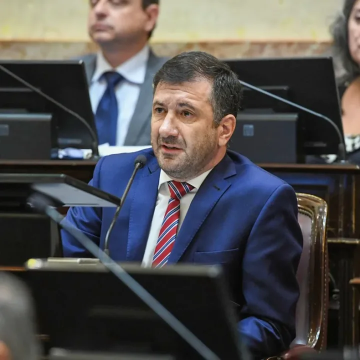Detuvieron al senador Edgardo Kueider en Paraguay: viajaba con más de US0 mil