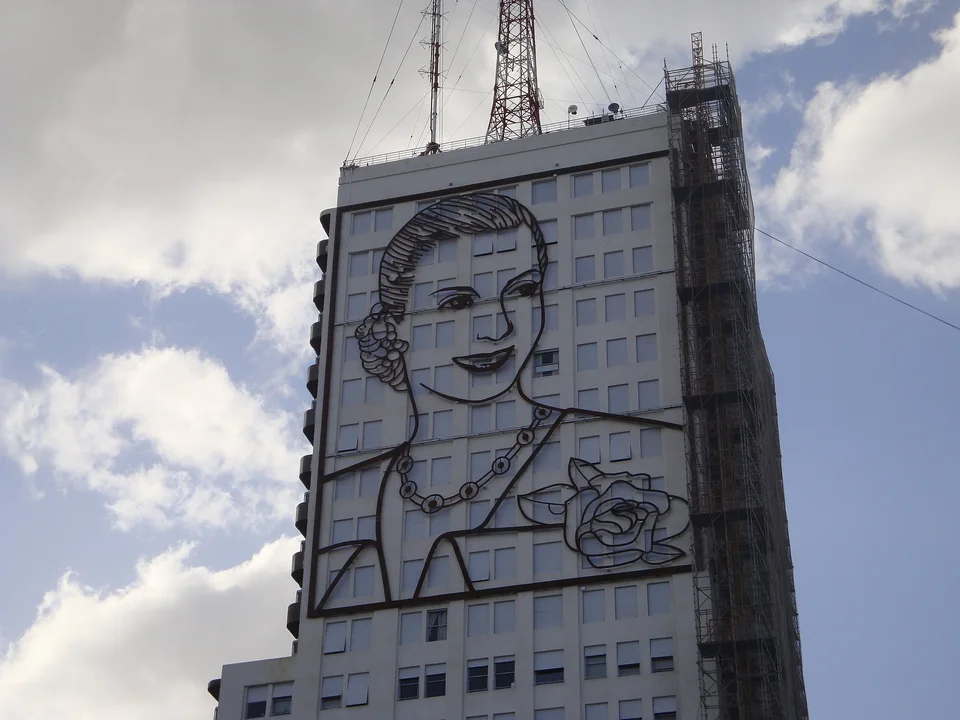 El Gobierno evalúa demoler el edificio del ex Ministerio de Desarrollo Social que tiene la imagen de Evita