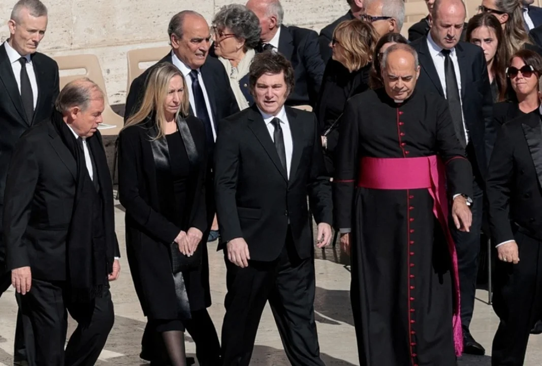720 (53).webp Milei emprendió el regreso al país tras los funerales del Papa Francisco
