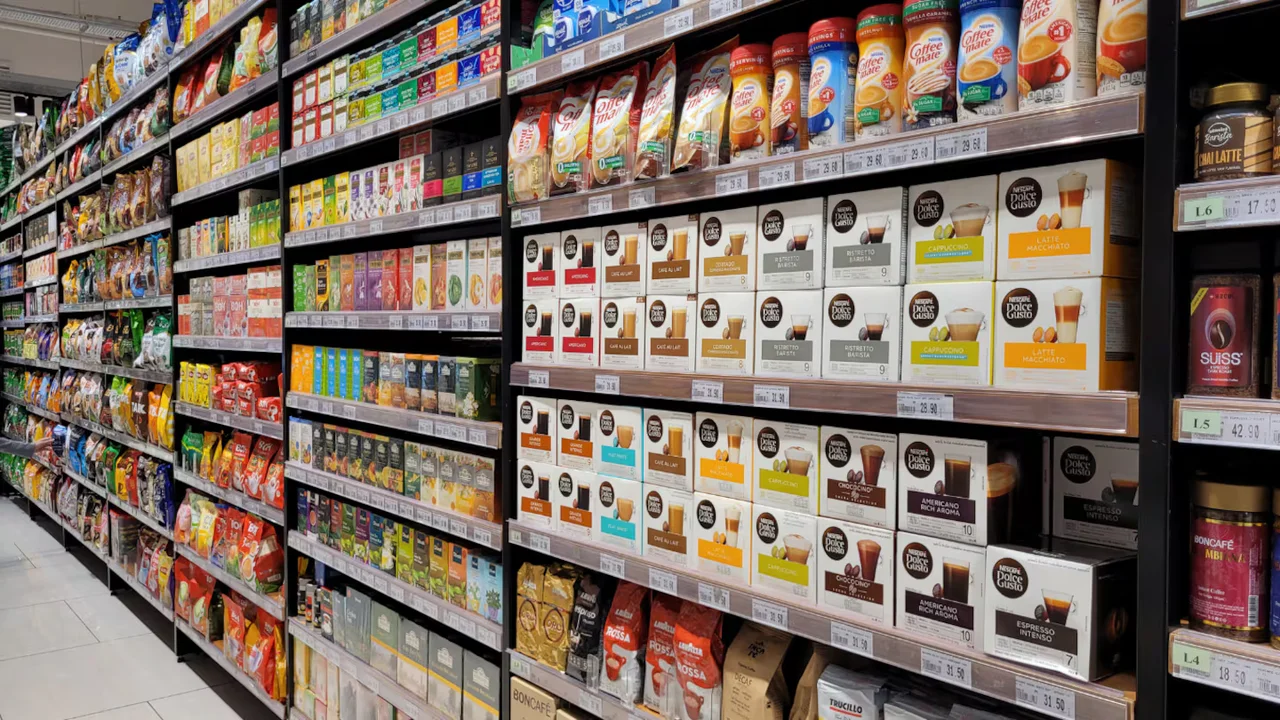Prohibieron siete marcas de café en Argentina y ordenaron su retiro de todos los supermercados