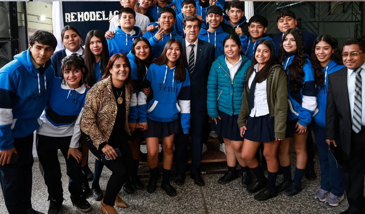 Carlos Sadir inauguró las obras de refacción integral del Bachillerato Provincial N° 4 de La Mendieta