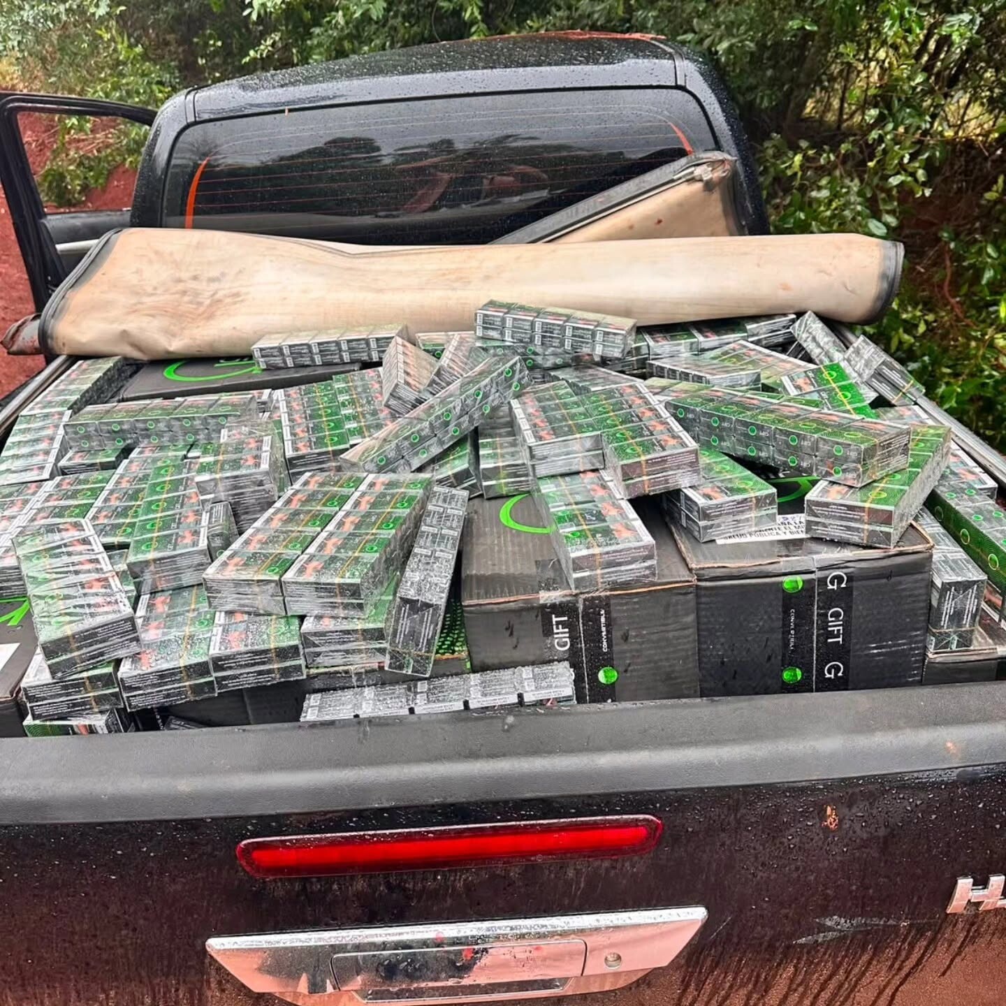 Fuga y operativo cerrojo: hallaron una camioneta con cigarrillos de contrabando valuados en $40 millones