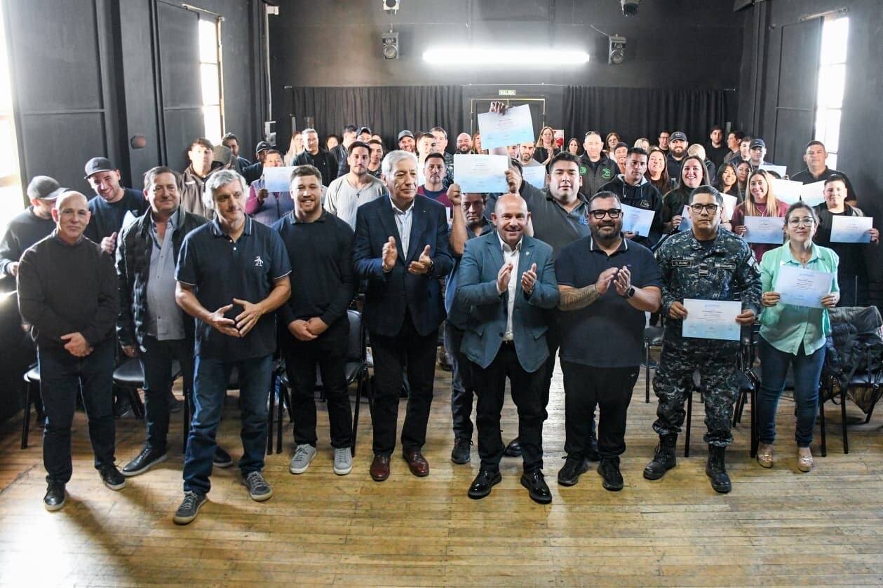 SASTRE ENTREGÓ CERTIFICADOS A QUIENES REALIZARON LA CAPACITACIÓN DE MANEJO DE AUTOELEVADORES