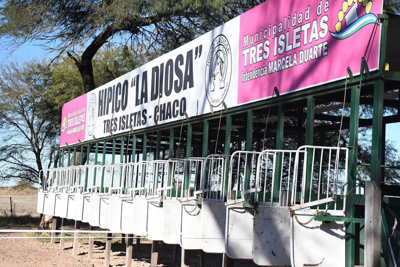 TRES ISLETAS: LA JEFA COMUNAL REALIZÓ UNA RECORRIDA POR EL PREDIO HÍPICO “LA DIOSA”