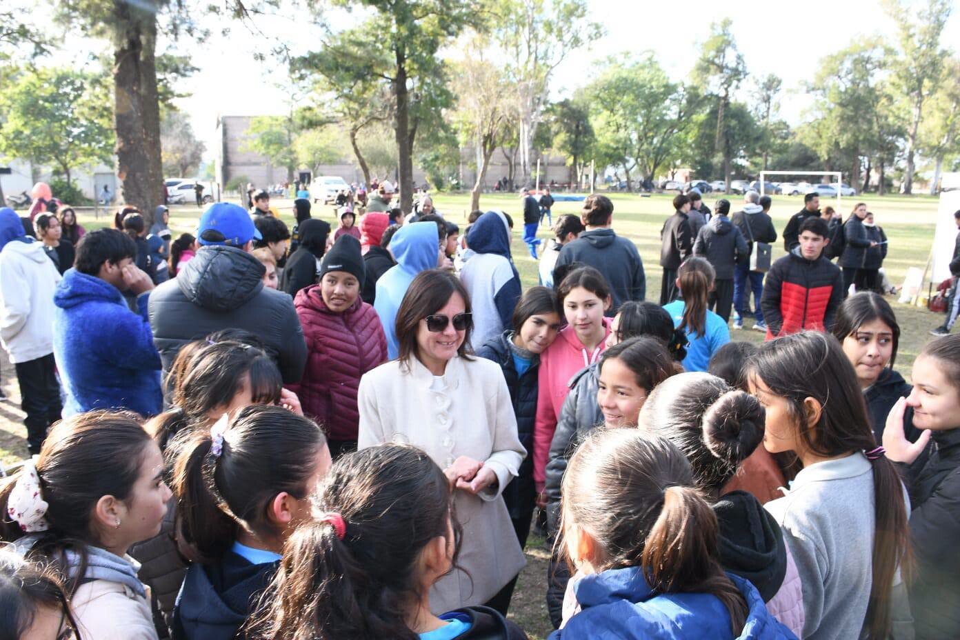 TRES ISLETAS: LA JEFA COMUNAL ACOMPAÑÓ EL INTERCOLEGIAL 2026: ATLETISMO COMO ESPACIO DE INTEGRACIÓN, DISCIPLINA Y PERSEVERANCIA