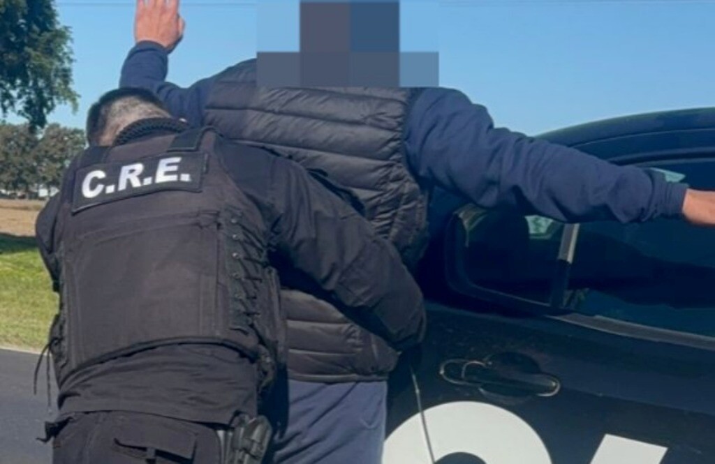 Los efectivos policiales del comando radioeléctrico de Villa Ocampo, aprehendieron a un individuo de Villa Ana que transportaba Cocaína.