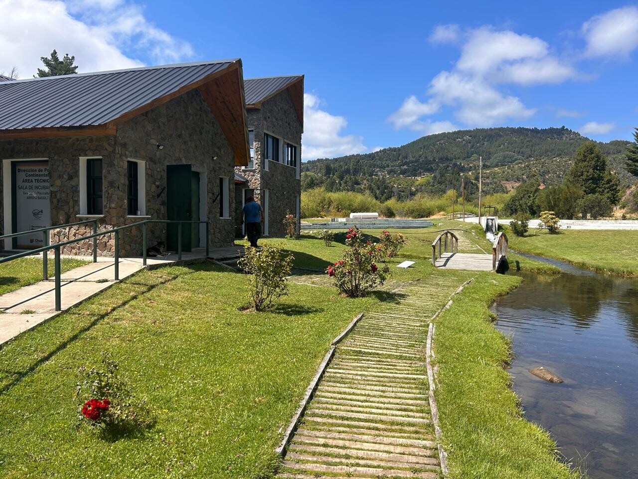 Provincia instaló antenas de internet en la Piscicultura Bagillt y en el puesto de Lago Vintter