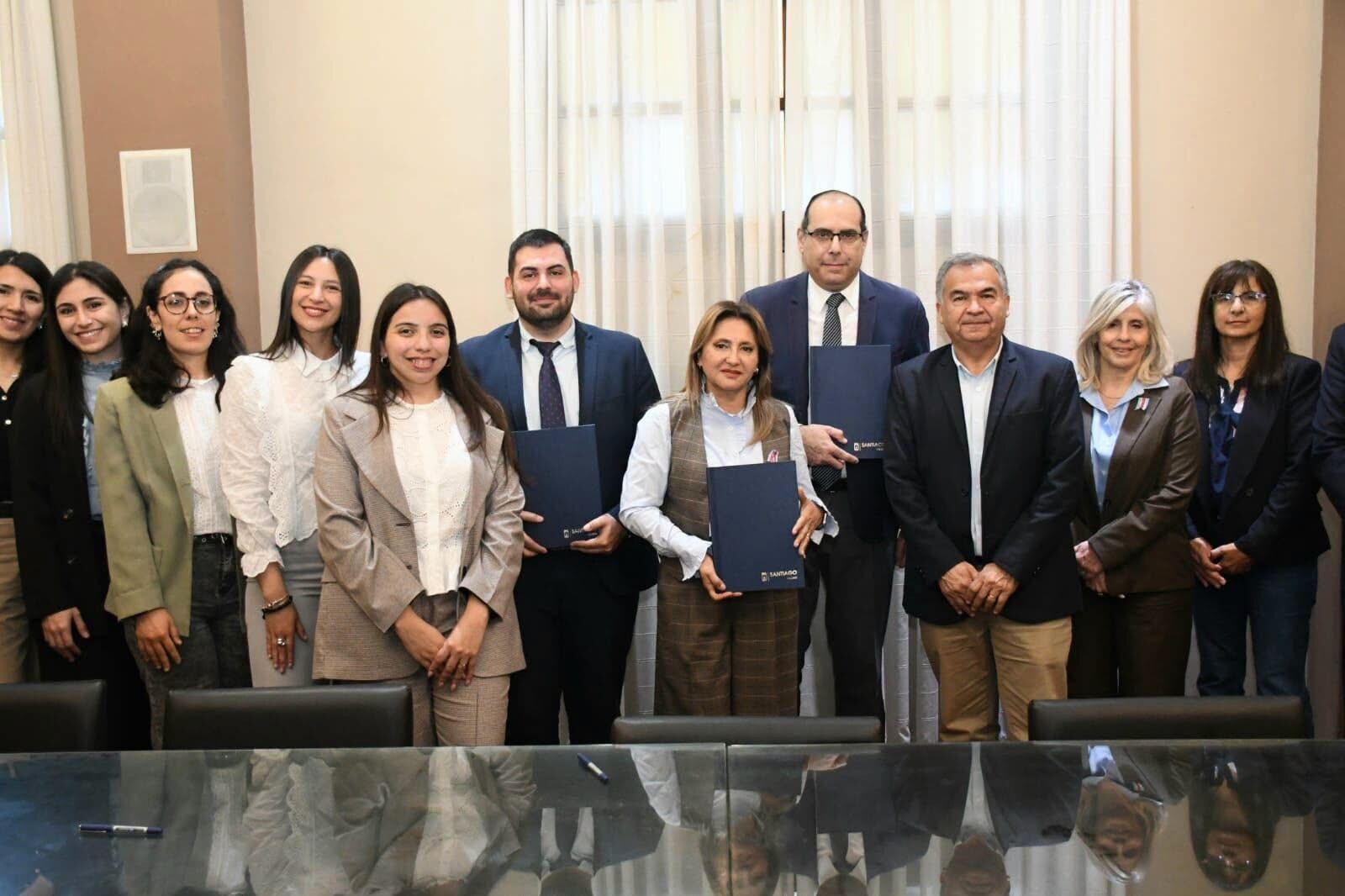 La intendente Fuentes y el colegio de abogados y procuradores firmaron un convenio para asesoramiento gratuito en los barrios La intendente Fuentes y el colegio de abogados y procuradores firmaron un convenio para asesoramiento gratuito en los barrios