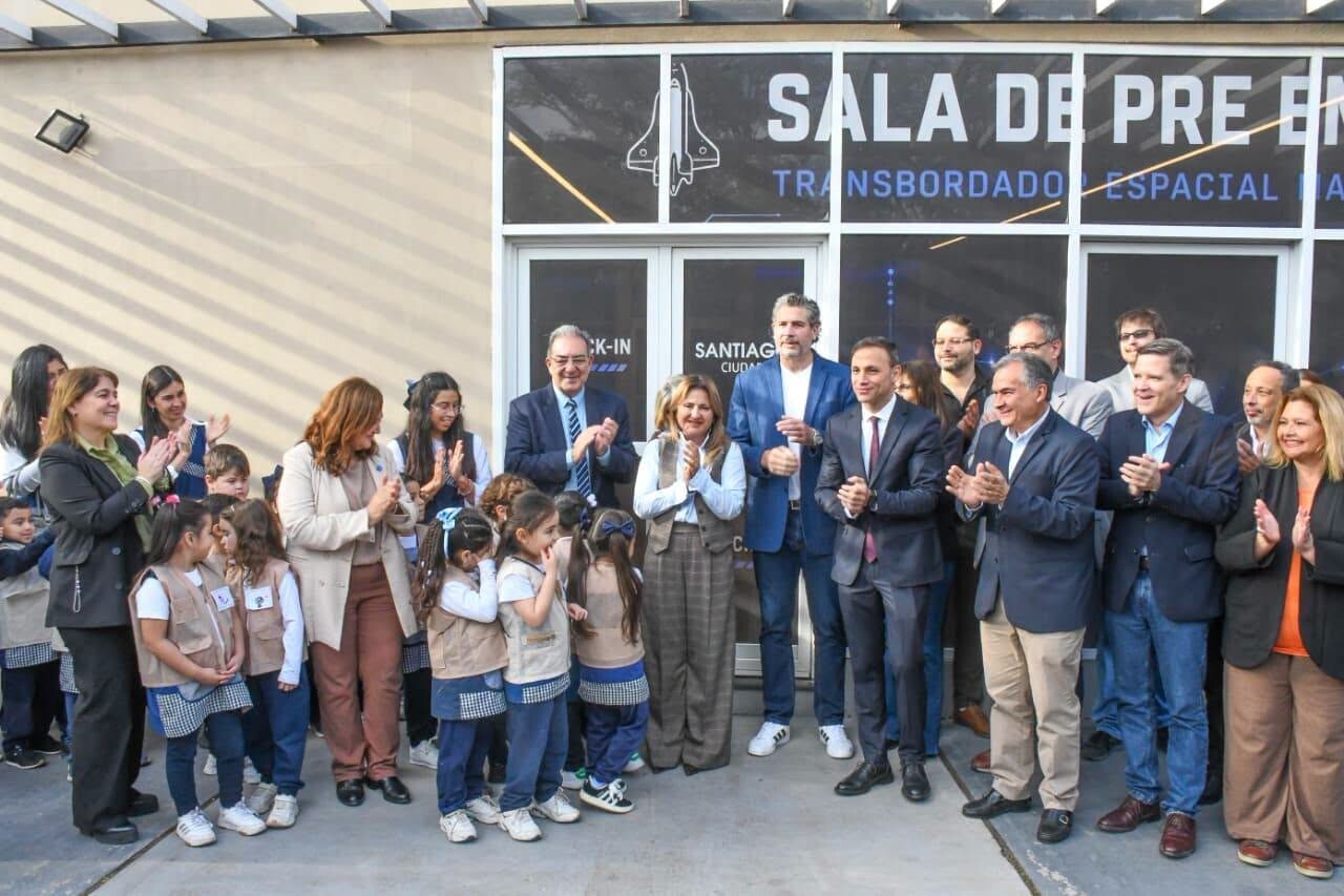 La intendente Fuentes y el jefe de Gabinete Araujo dejaron inaugurado el simulador espacial Mama Antula en el Parque del Encuentro La intendente Fuentes y el jefe de Gabinete Araujo dejaron inaugurado el simulador espacial Mama Antula en el Parque del Encuentro