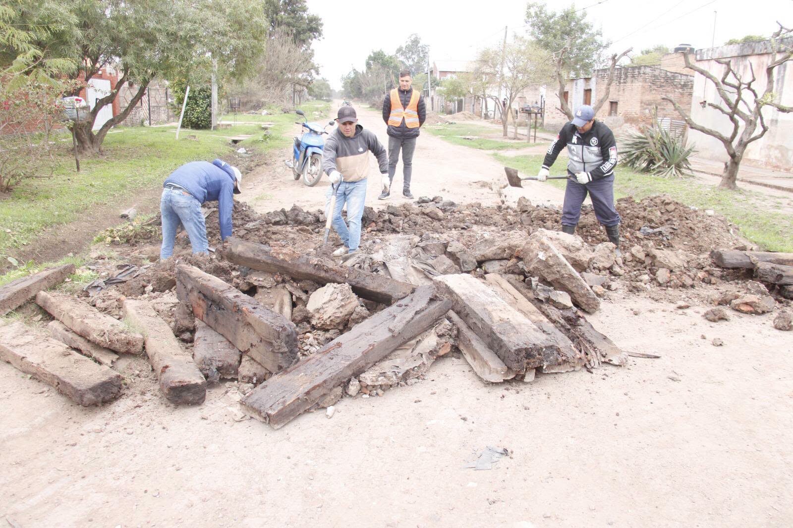 TRES ISLETAS: TRABAJADORES MUNICIPALES CONTINÚAN CON DISTINTOS TRABAJOS PARA UNA COMUNIDAD MÁS ORDENADA