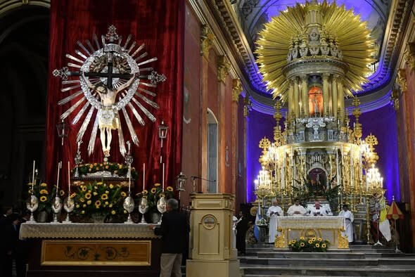 Salta renueva su fe con la entronización del señor y la virgen del milagro