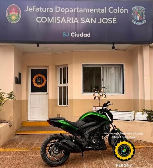 SAN JOSÉ: RECUPERARON UNA MOTOCICLETA CON PEDIDO DE SECUESTRO Y UN JOVEN FUE APREHENDIDO POR ENCUBRIMIENTO.