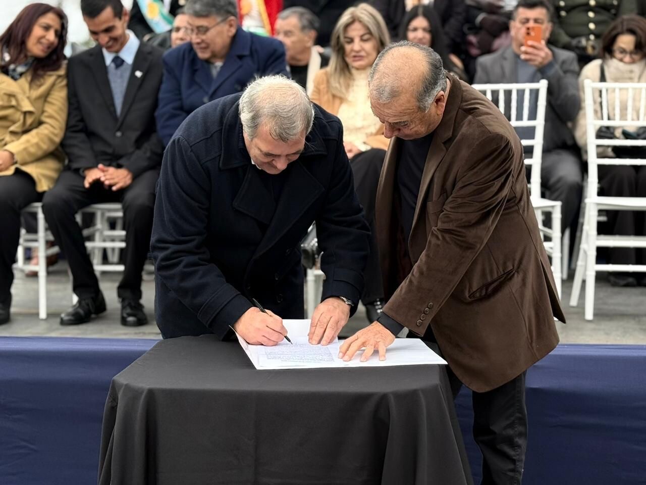 EL GOBIERNO PROVINCIAL ACOMPAÑÓ EL 82° ANIVERSARIO DE LA LEONESA Y RATIFICÓ EL TRABAJO CONJUNTO CON EL MUNICIPIO