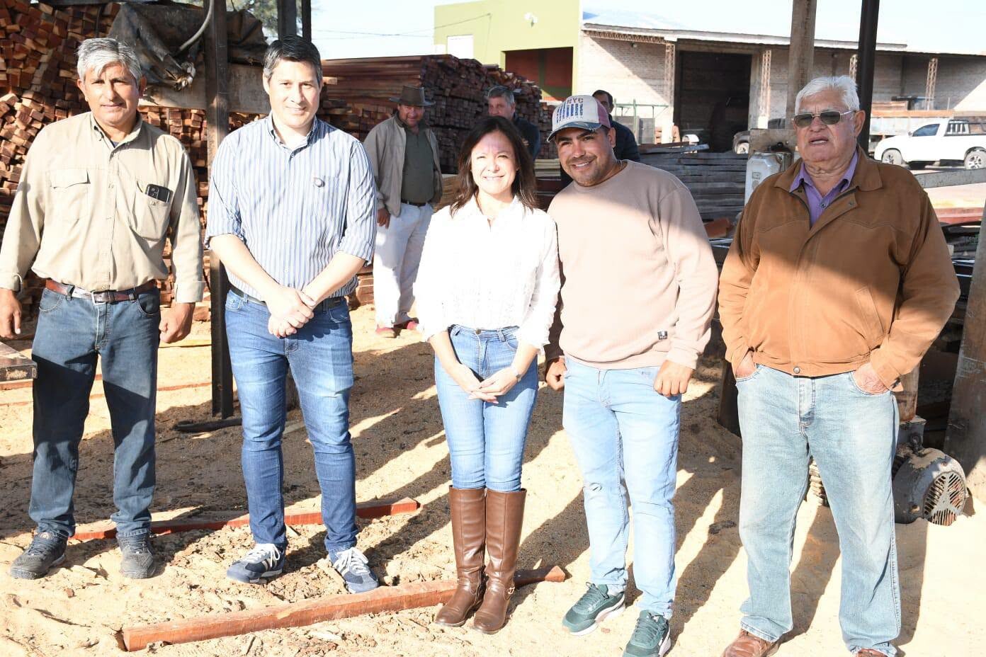TRES ISLETAS: LA JEFA COMUNAL REALIZÓ UNA RECORRIDA POR EMPRENDIMIENTOS LOCALES JUNTO AL INTENDENTE DE MACHAGAI, JUAN GARCÍA