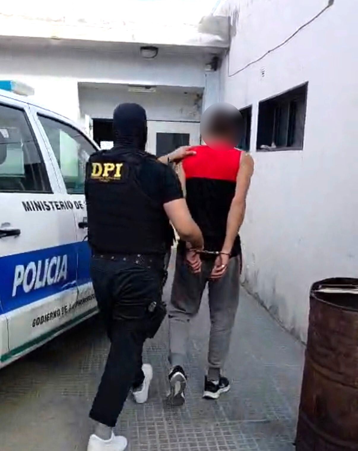 La Policía del Chubut detuvo al presunto autor de un homicidio tras una serie de allanamientos en Comodoro Rivadavia