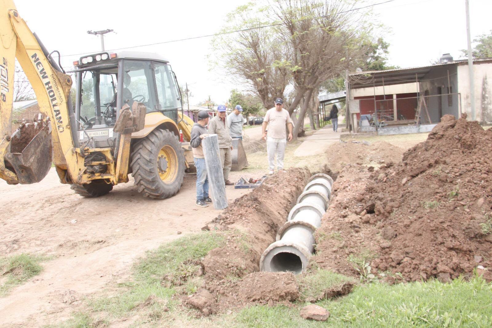 TRES ISLETAS: EL ÁREA DE OBRAS Y SERVICIOS PÚBLICOS CONTINÚA CON MÁS OBRAS PARA MEJORAR EL ESCURRIMIENTO DEL AGUA
