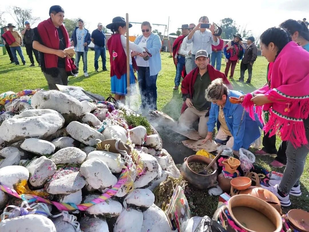 Se vivió una emotiva ceremonia en honor a la Pachamama en Los Naranjos