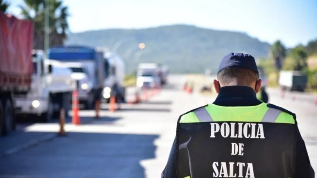 76432-incorporaran-policias-a-los-controles-comerciales-en-salta.webp 76432-incorporaran-policias-a-los-controles-comerciales-en-salta.webp