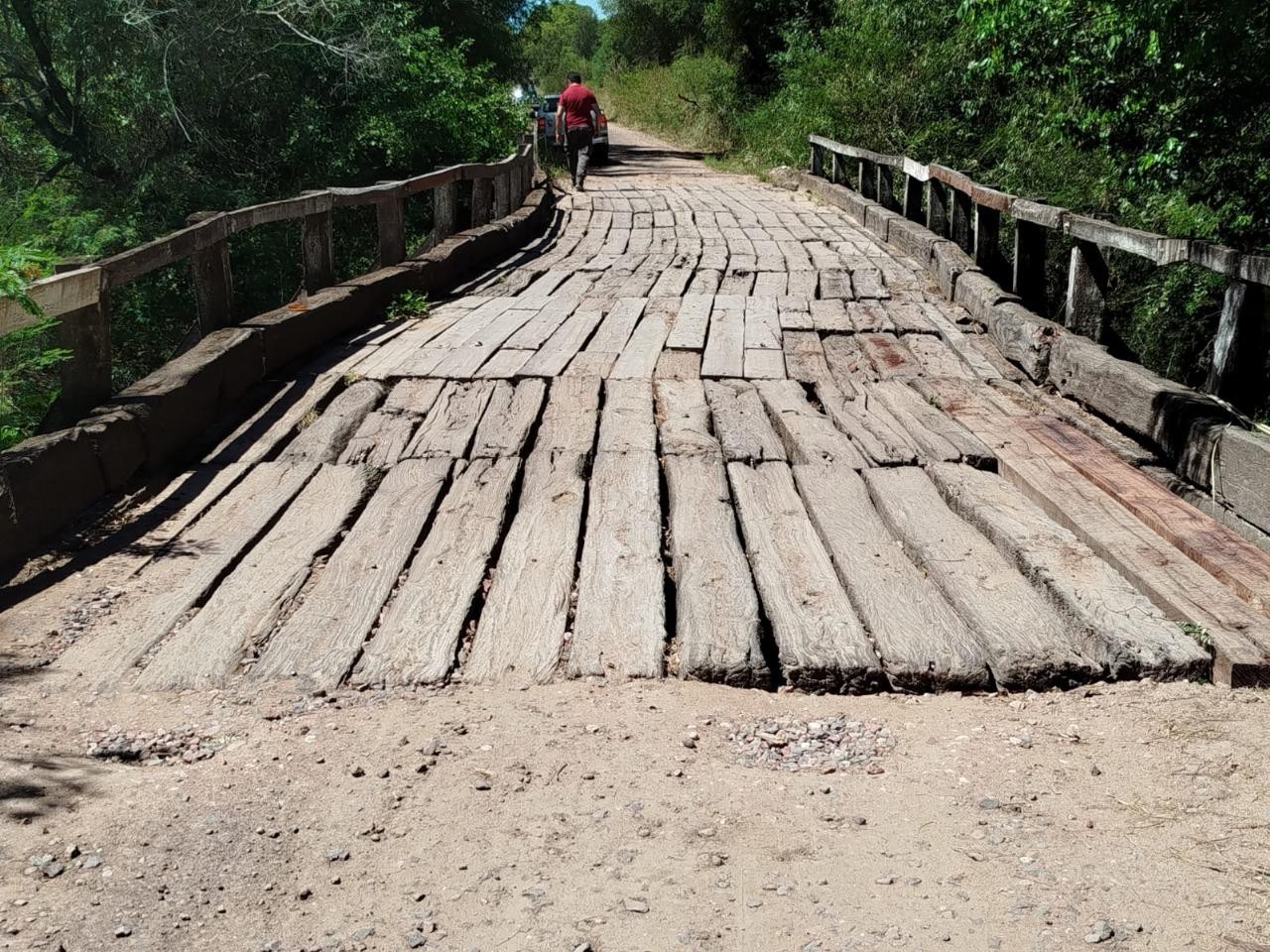 MEJOR CONECTIVIDAD RURAL: EL GOBIERNO PROVINCIAL INICIA LA CONSTRUCCIÓN DE UN NUEVO PUENTE SOBRE EL ARROYO QUINTANA