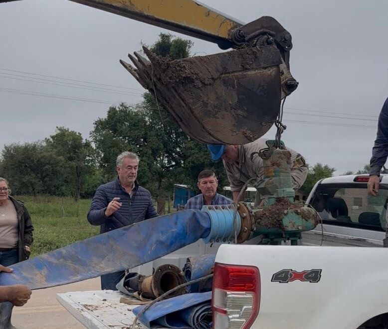 VILLA RÍO BERMEJITO: APA INSTALÓ UN EQUIPO DE BOMBEO PARA ACELERAR EL DRENAJE Y ALIVIAR LAS ZONAS CRÍTICAS