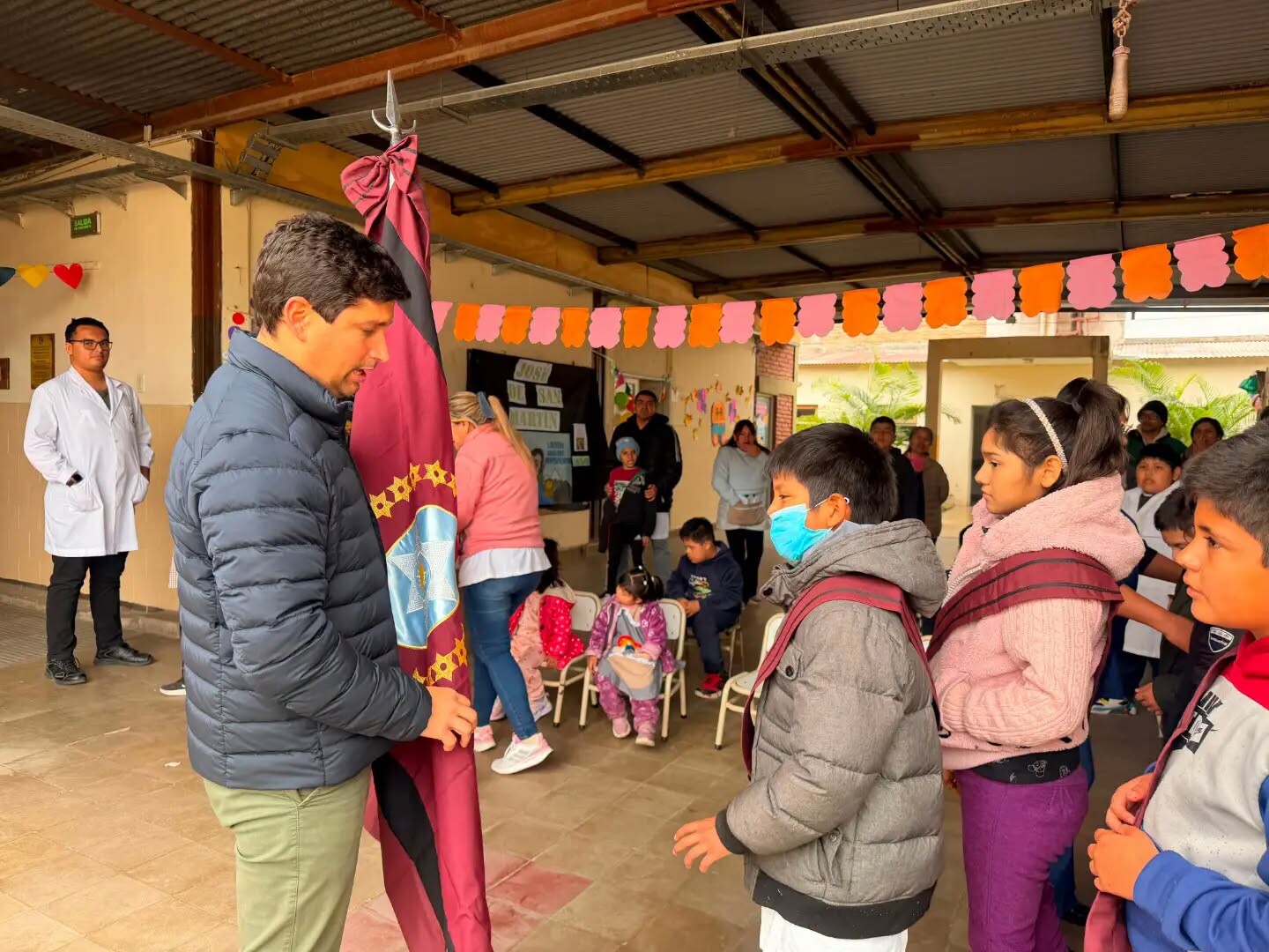 Entregaron banderas de ceremonia a la Escuela Especial Delia Taranto de Cosso