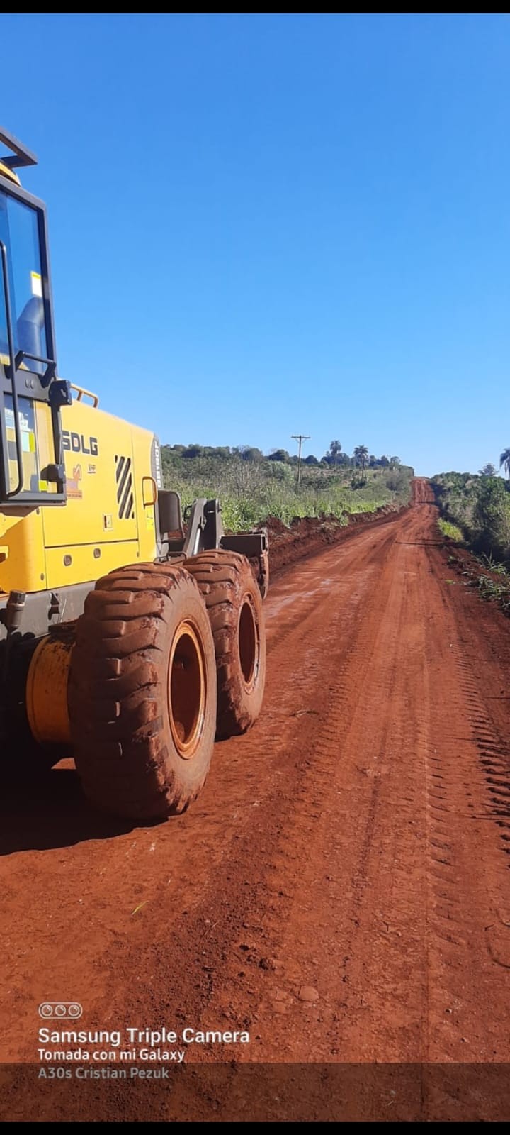 El Municipio de Tres Capones avanza con la reparación de caminos vecinales