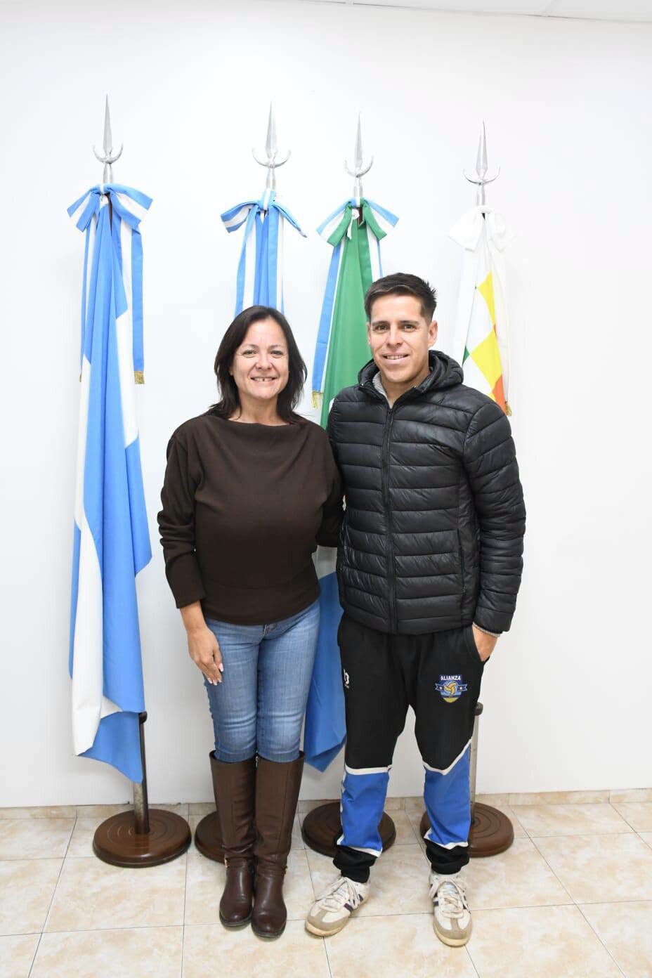 ORGULLO TREISLETENSE: LA JEFA COMUNAL RECIBIÓ AL PROF. CRISTIAN DE JESÚS, QUIEN INTEGRARÁ EL STAFF TÉCNICO DE LA SELECCIÓN CHAQUEÑA DE VÓLEY