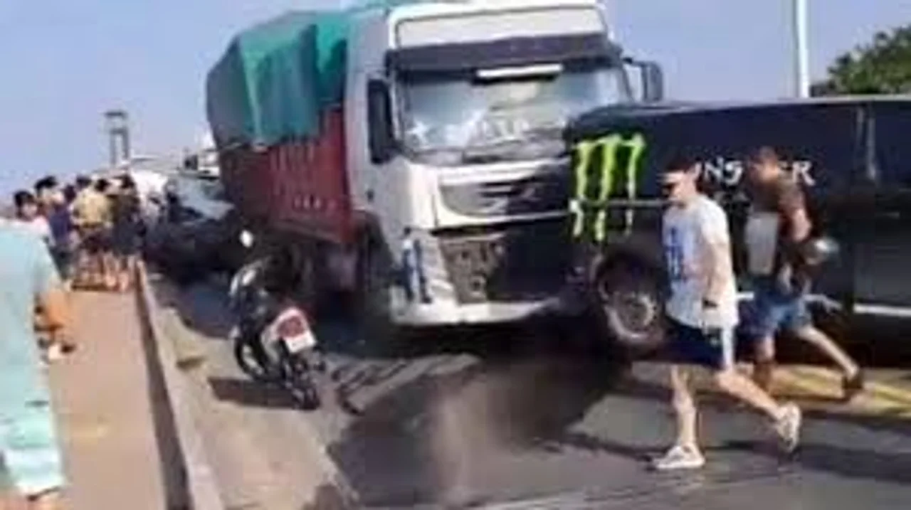 78.jpeg Imputaron al camionero que causó el choque múltiple en el puente Chaco-Corrientes
