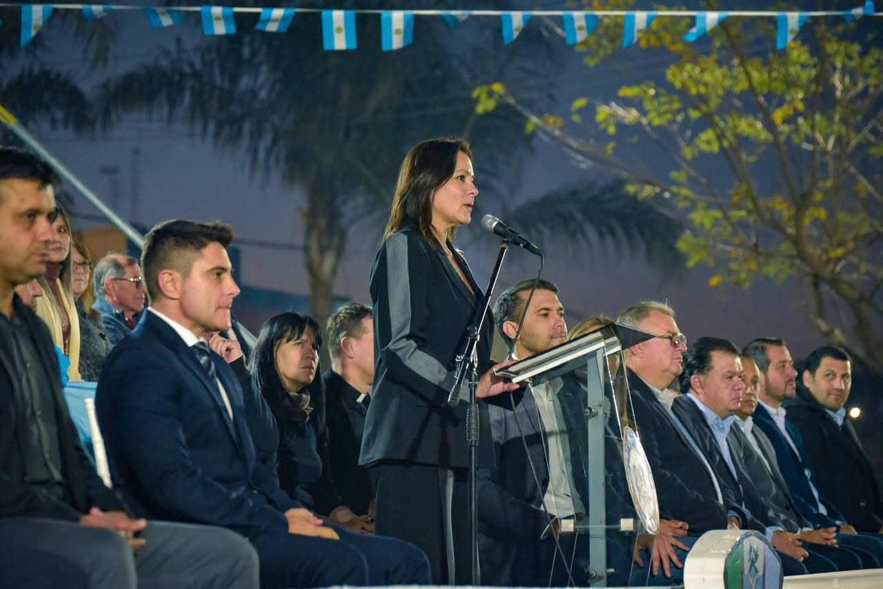 89° ANIVERSARIO DE TRES ISLETAS: LA JEFA COMUNAL PRESIDIÓ EL ACTO PROTOCOLAR