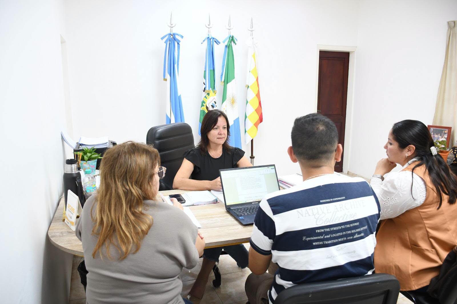 TRES ISLETAS: LA JEFA COMUNAL CONTINÚA FORTALECIENDO LA FORMACIÓN Y GENERANDO NUEVAS OPORTUNIDADES