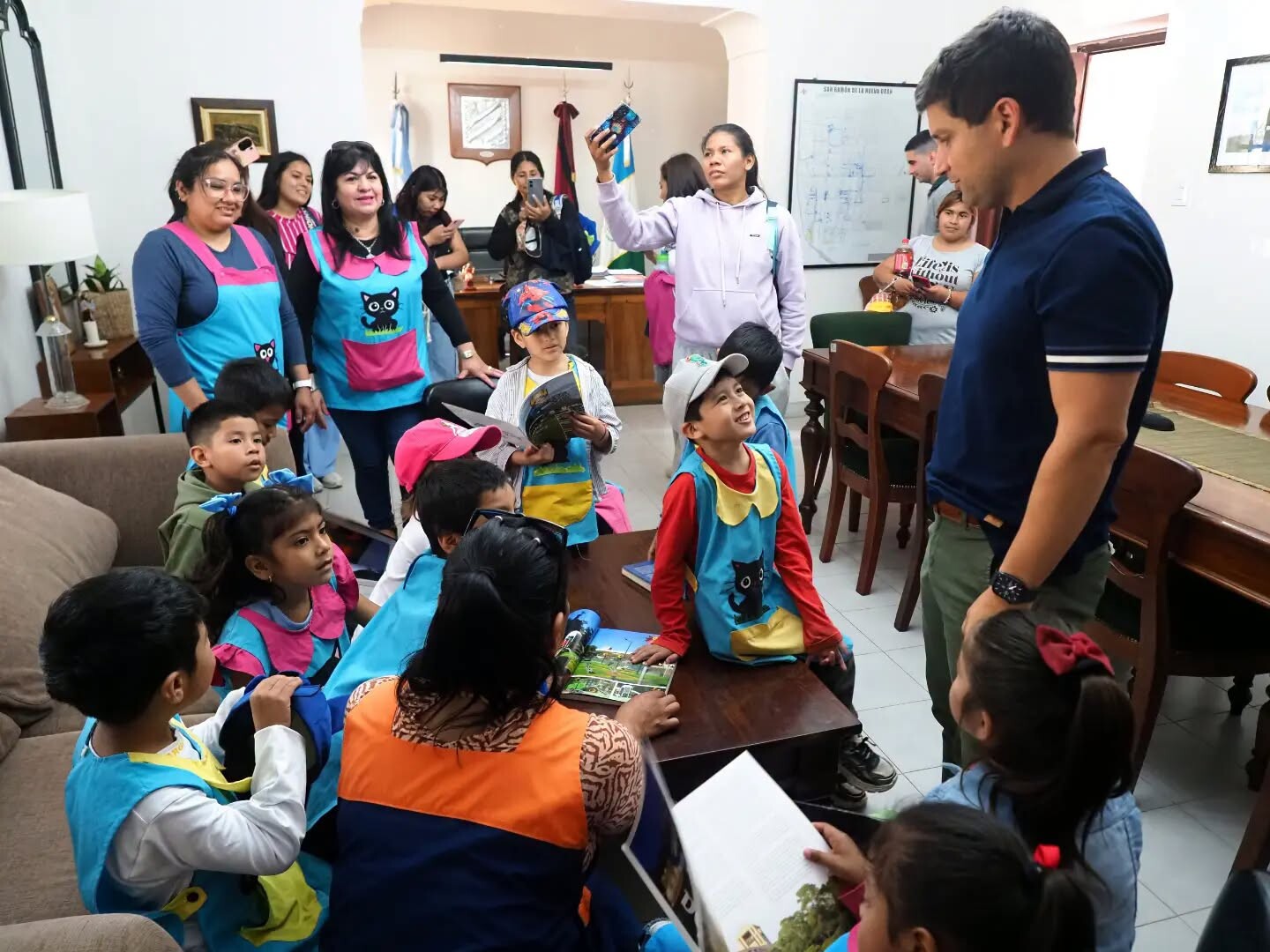 Niños de la Escuela General Güemes visitaron el edificio municipal de Orán
