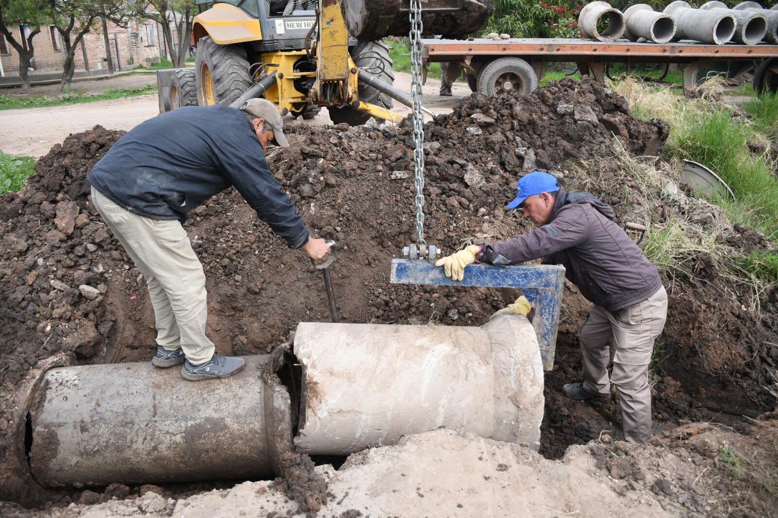 TRES ISLETAS: EL ÁREA DE OBRA Y SERVICIOS PÚBLICOS CONTINÚA CON LOS TRABAJOS DE PREVENCIÓN ANTE POSIBLES ANEGACIONES