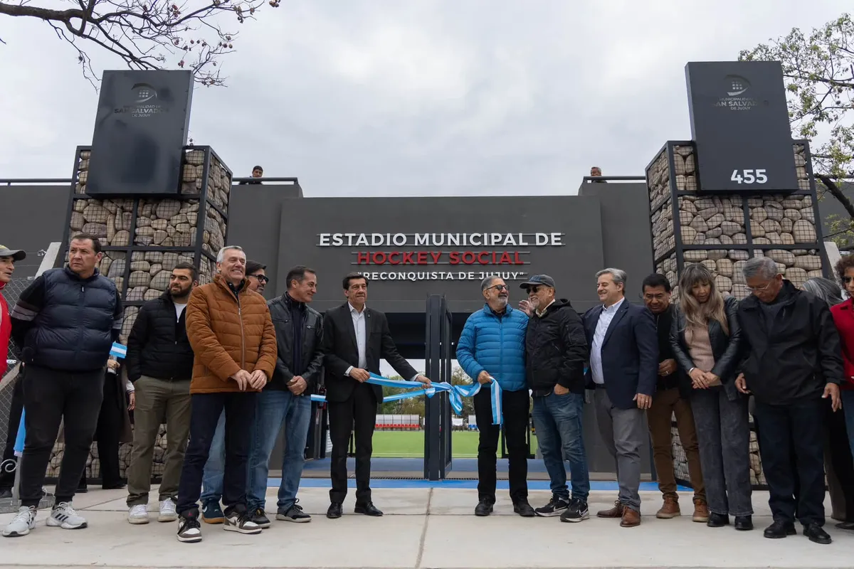 Sadir participó de la inauguración del primer estadio municipal de hockey social