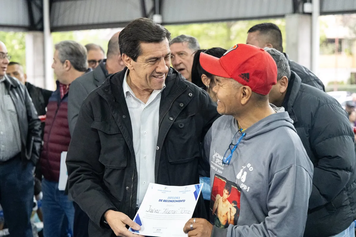 El gobernador destacó el valor del deporte en el I Encuentro Provincial de Escuelas de Boxeo
