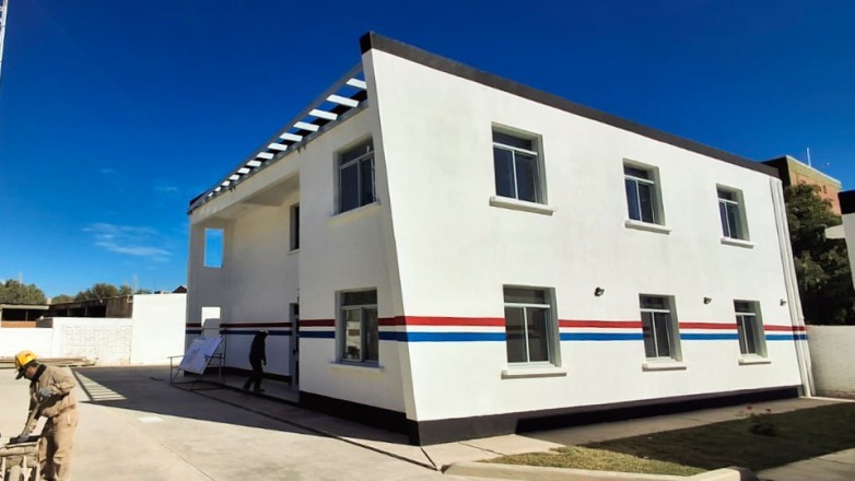 El Ministerio de Infraestructura, Agua y Energía de San Juan avanza con la refacción, refuncionalización y ampliación de la Comisaría Nº 21 de Jáchal, que cuenta con un avance cercano al 90%.
