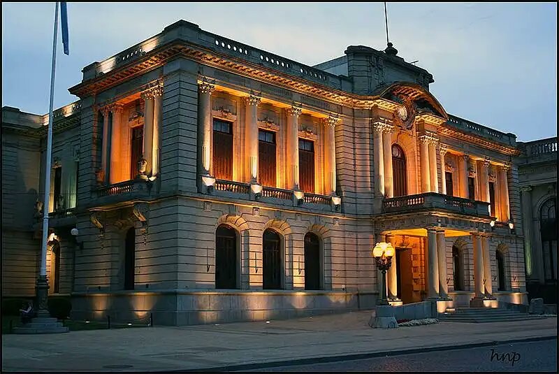Reordenamiento de funciones en áreas municipales tras cambios en cargos de gestión