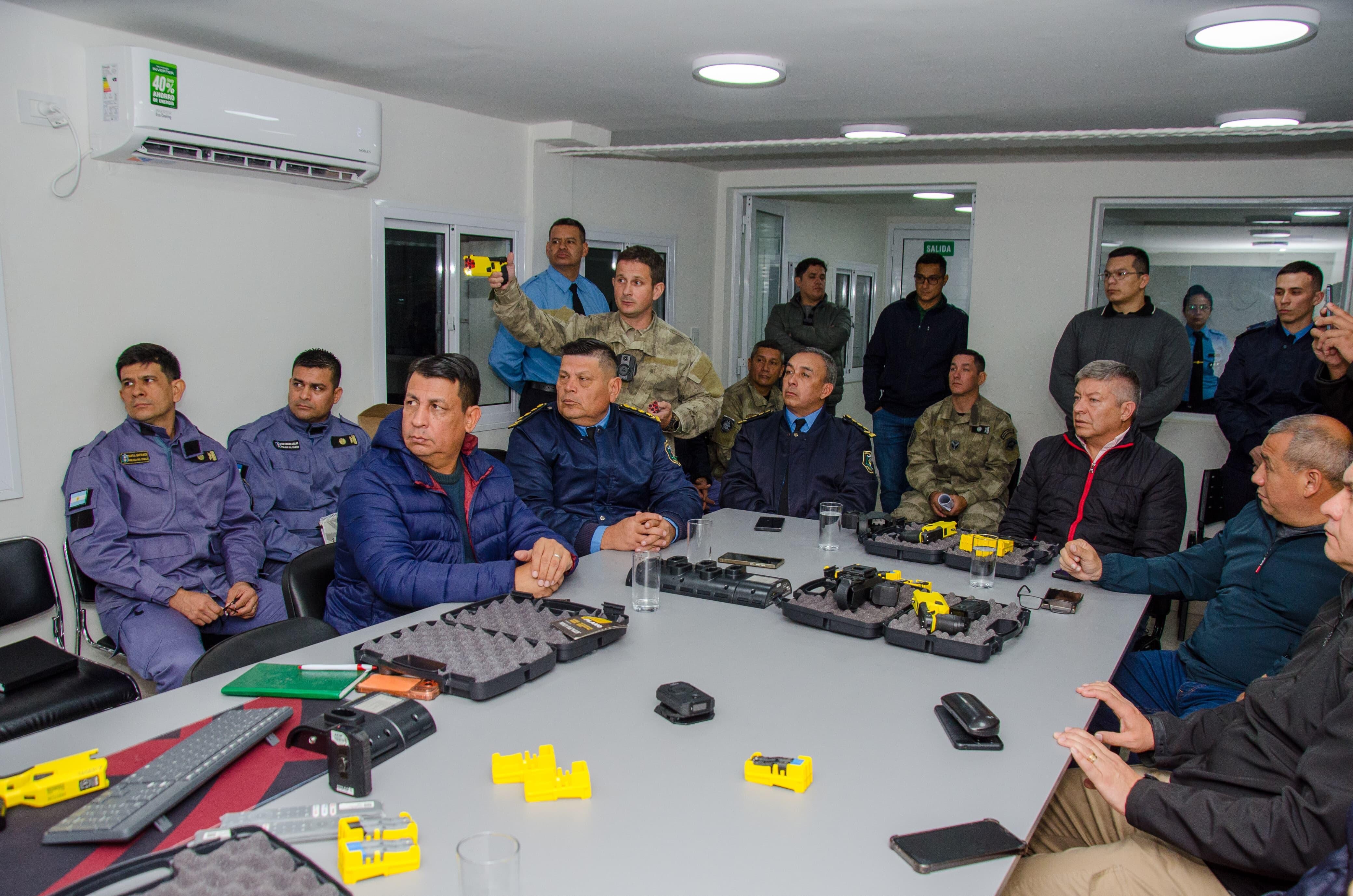 CHACO INCORPORÓ LAS PRIMERAS TASER PARA FORTALECER LA SEGURIDAD Y MODERNIZAR A LA POLICÍA