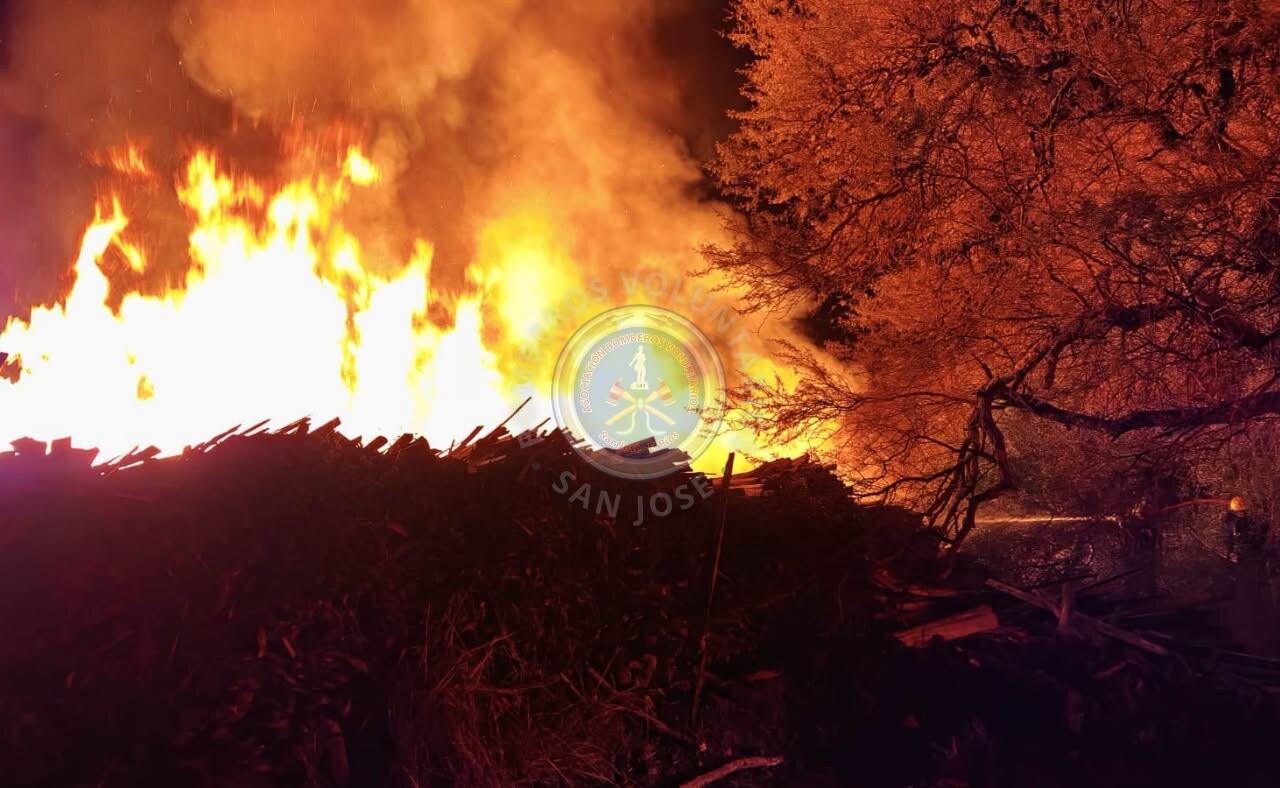 809586061_1393578515615967_4428946433105989943_n.png incendio en Barrio El Colorado.