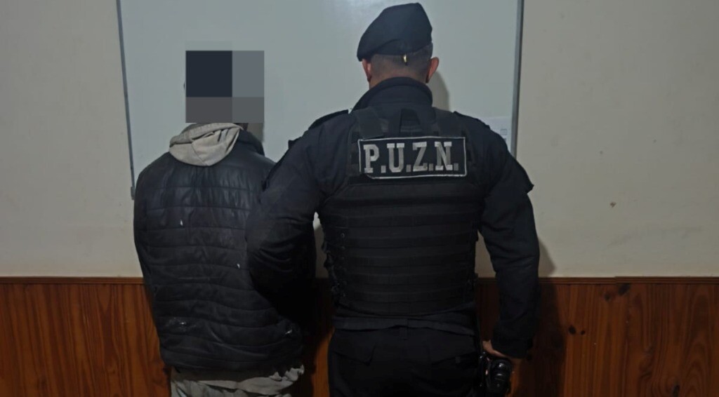 La patrulla urbana de Las Toscas, detuvo a un individuo que transportaba Cocaína.