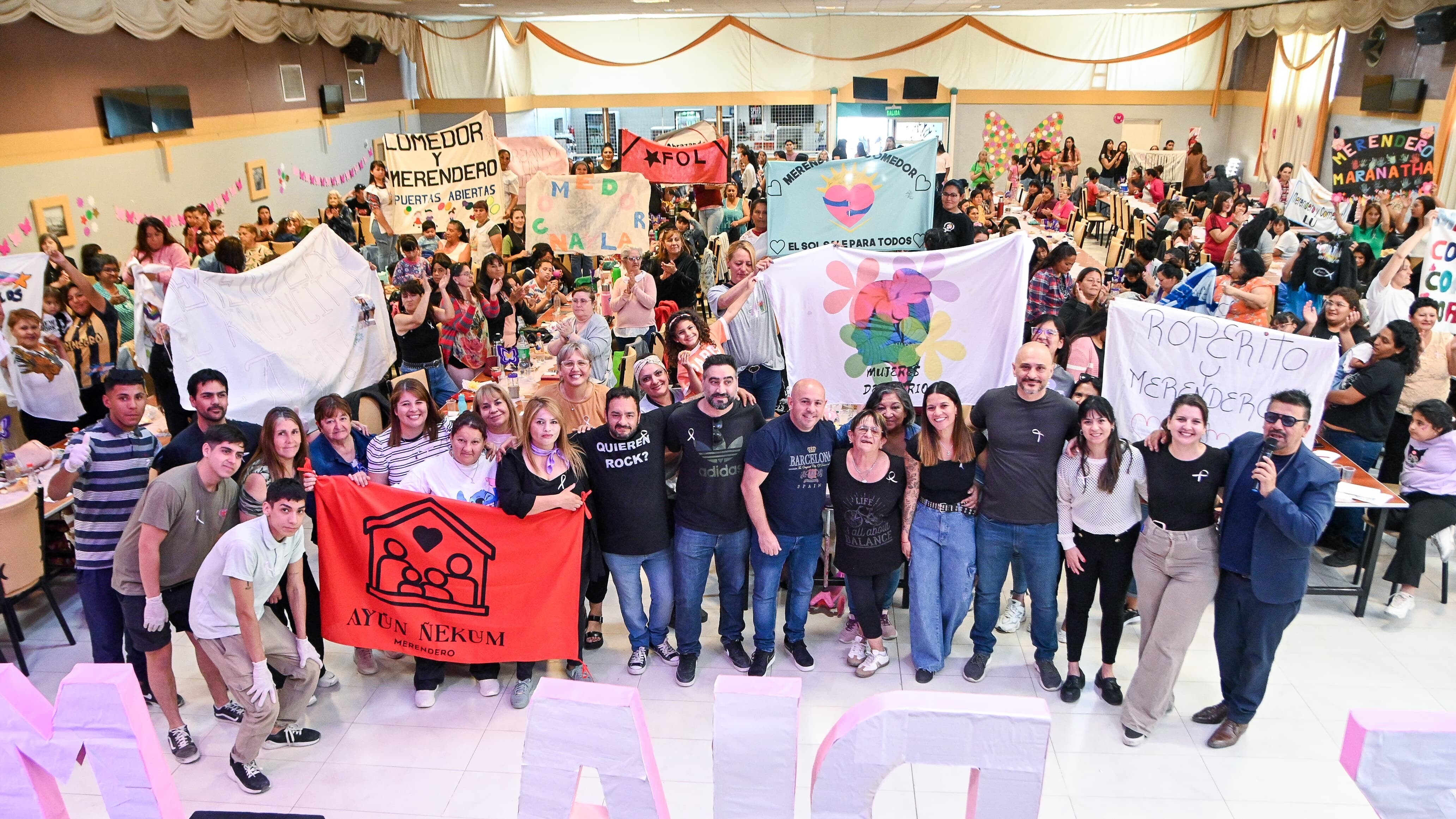 Sastre encabezo el cierre de las actividades por el día de la Madre