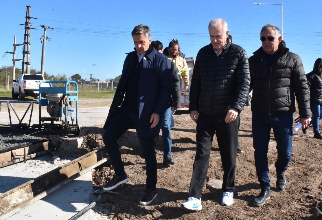 AVANZA LA TRANSFORMACIÓN DE LA AVENIDA SOBERANÍA NACIONAL- MALVINAS: ZDERO Y NIKISCH VERIFICARON LOS TRABAJOS