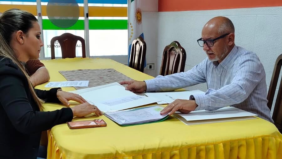 83973764-fd50-483f-804a-e784e98a48af.jpg EL IPDUV Y EL MUNICIPIO DE LAGUNA BLANCA FIRMARON UN CONVENIO PARA LA CONSTRUCCIÓN DE VIVIENDAS